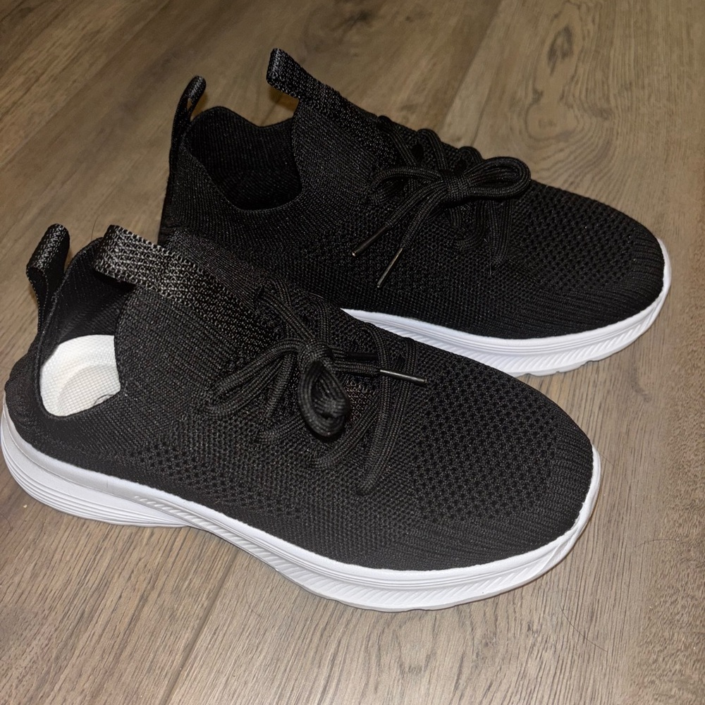 Size 35 EU (~size 4-6 US) black athletic tennis shoes for women - Picture 2 of 3